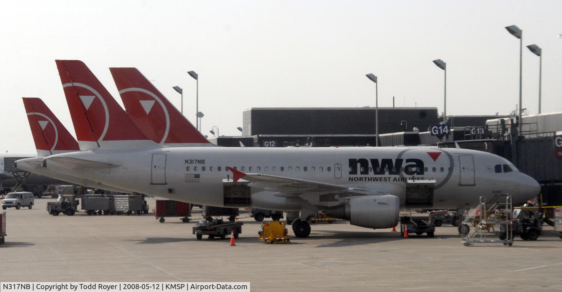 N317NB, 2000 Airbus A319-114 C/N 1324, Preparing for departure