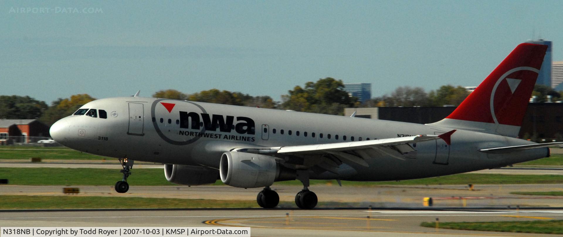 N318NB, 2000 Airbus A319-114 C/N 1325, Landing Runway 22 at MSP