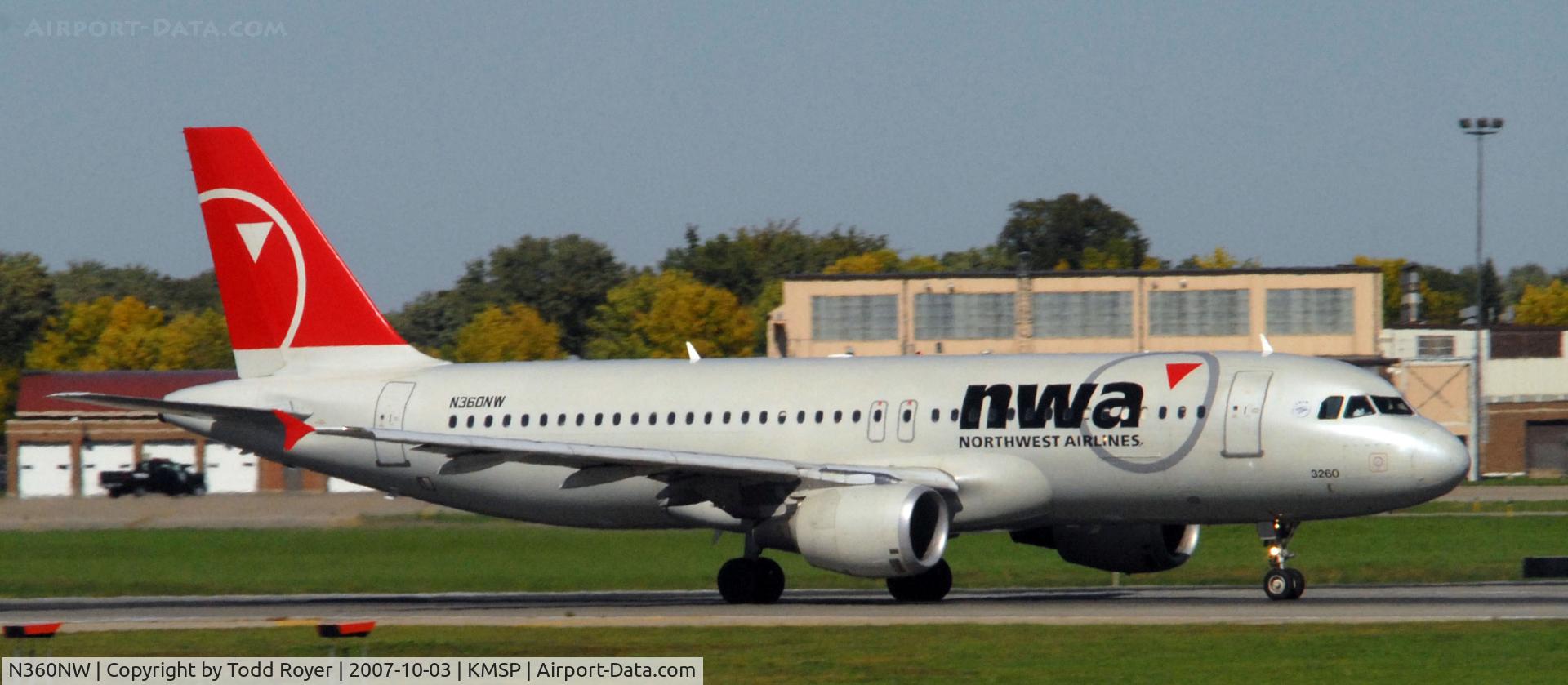 N360NW, 1998 Airbus A320-212 C/N 0903, Departing MSP on 12L