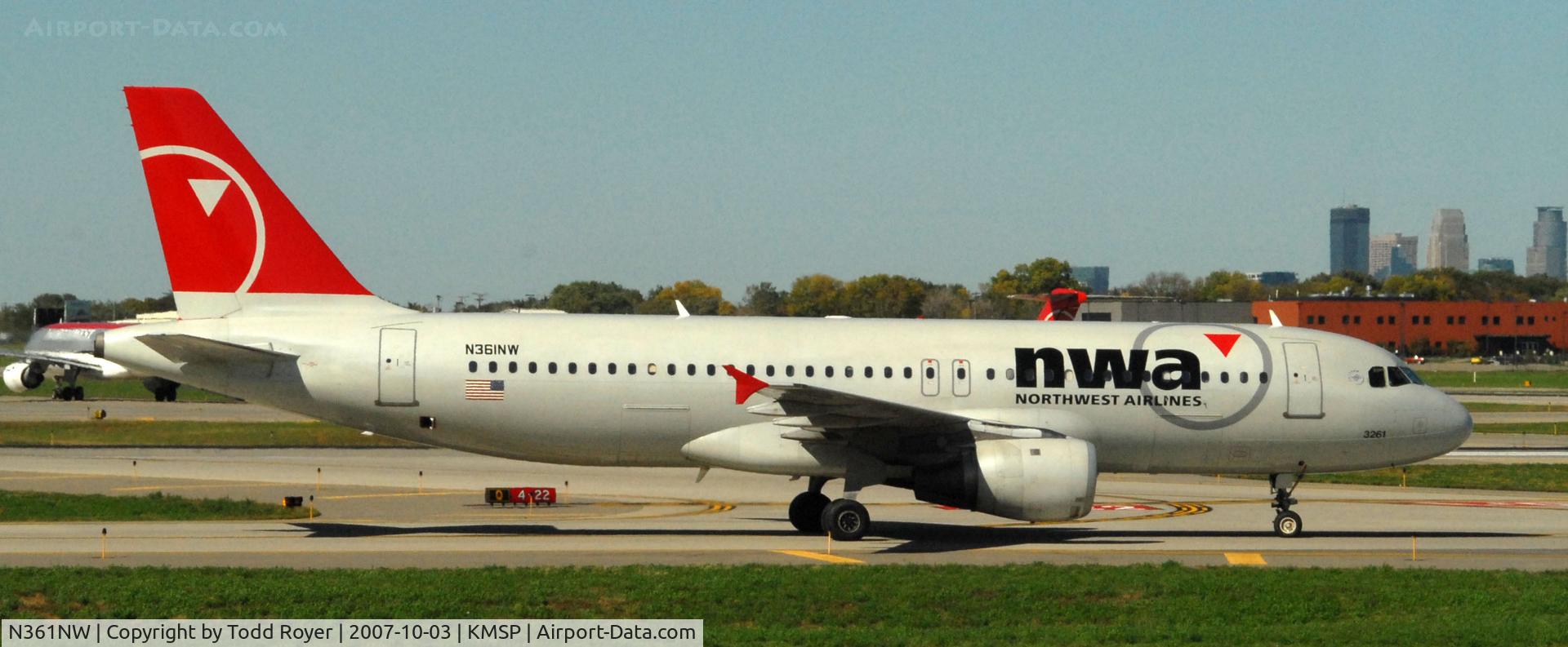 N361NW, 1998 Airbus A320-212 C/N 0907, Taxi to gate
