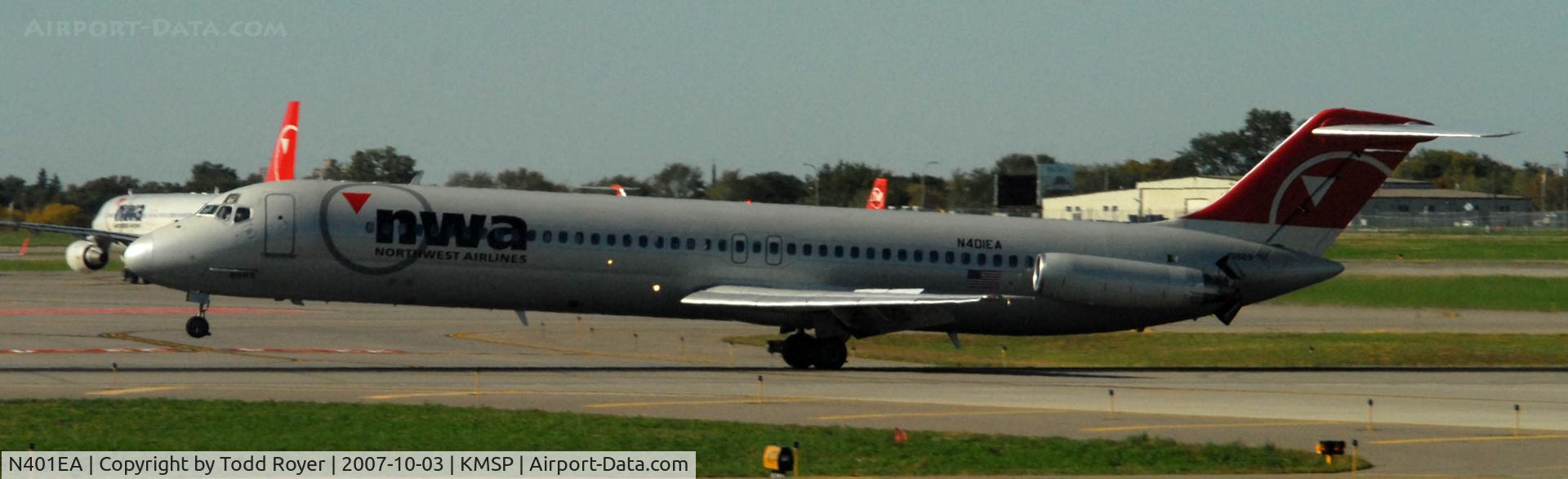 N401EA, 1975 Douglas DC-9-51 C/N 47682, Landing Runway 22 at MSP