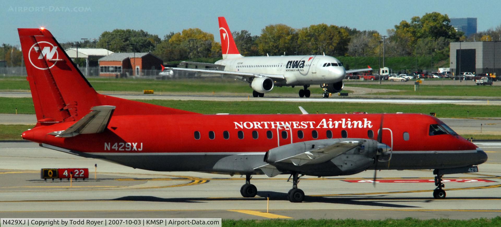N429XJ, 1997 Saab 340B C/N 340B-429, Taxi to gate