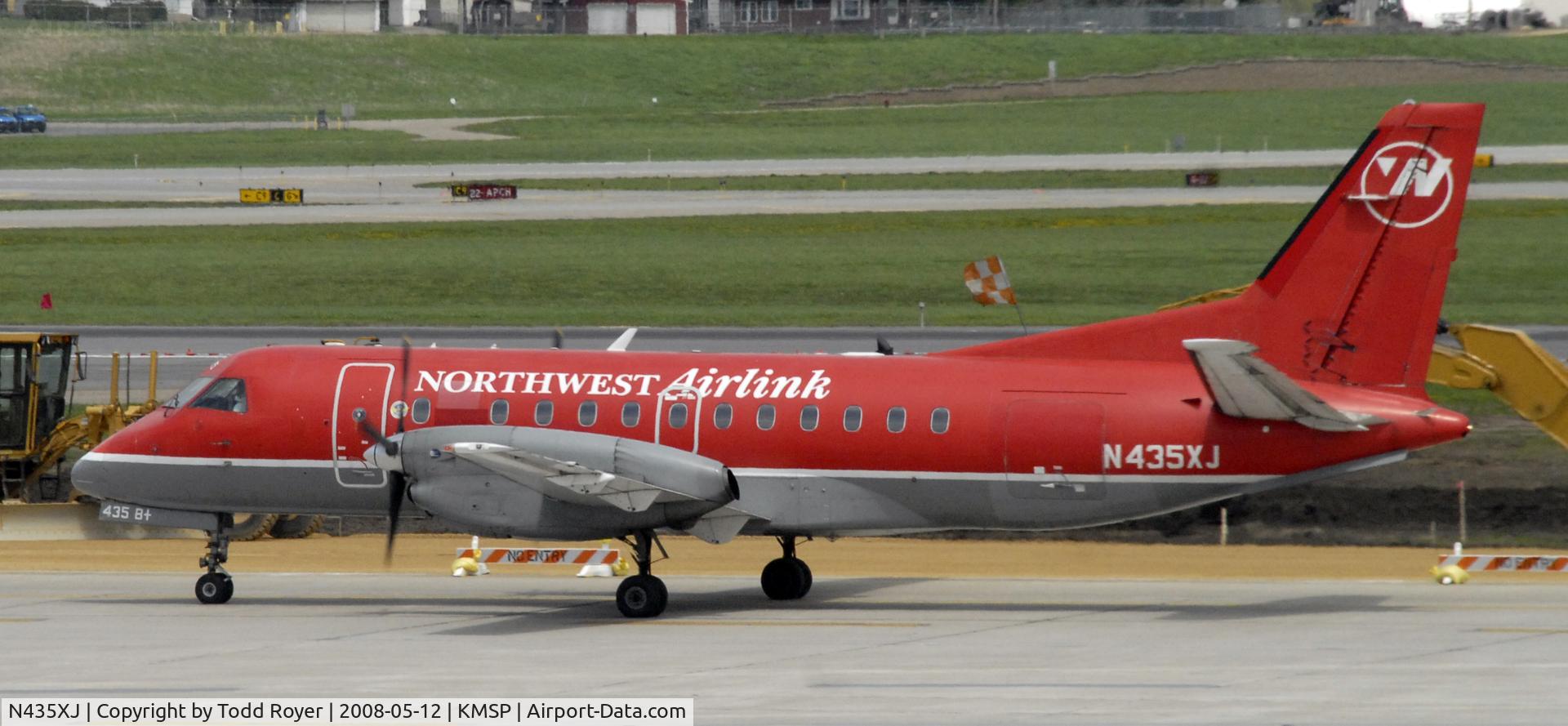 N435XJ, 1998 Saab 340B C/N 340B-435, Taxi for departure