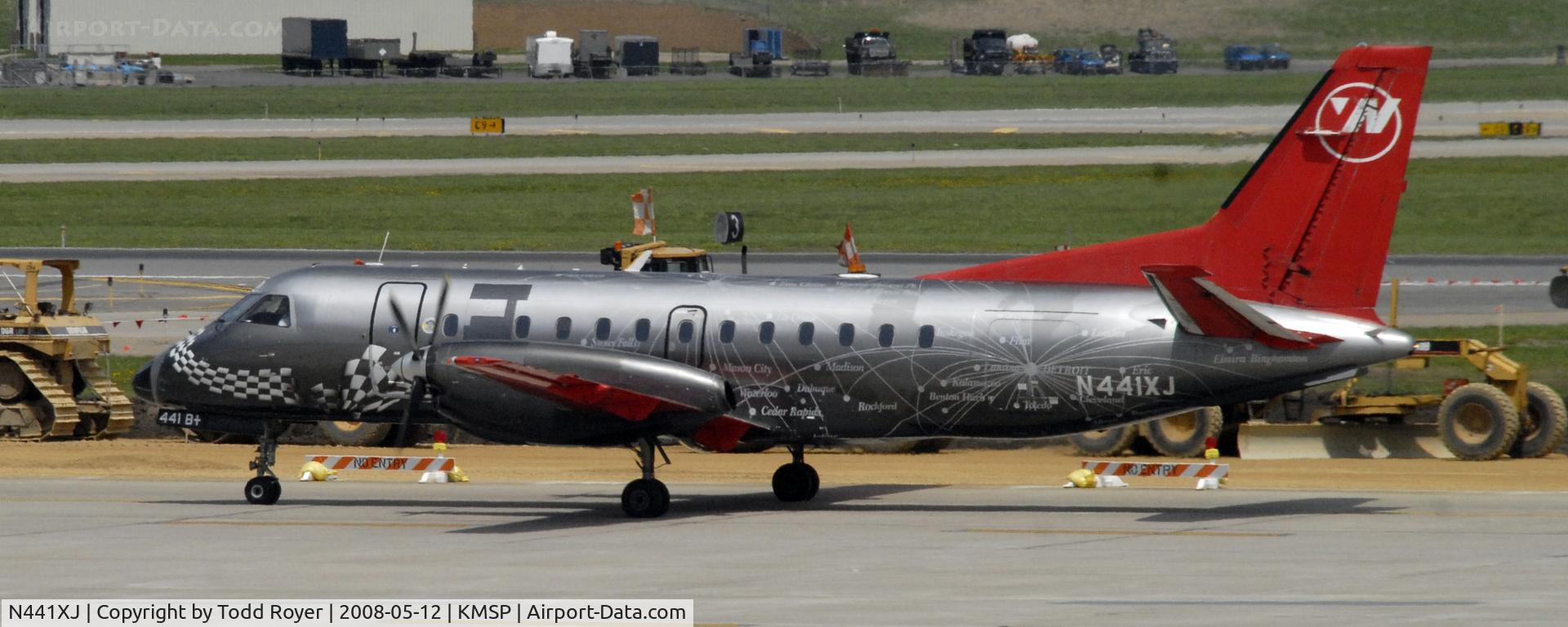 N441XJ, 1998 Saab 340B C/N 340B441, Taxi for departure