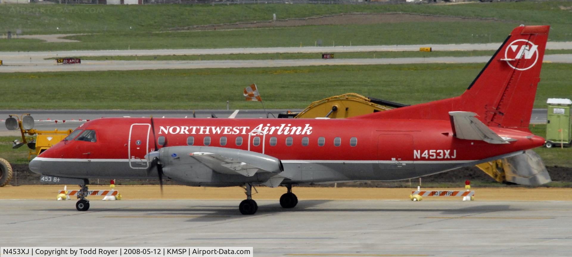 N453XJ, 1998 Saab 340B C/N 340B-453, Taxi for departure