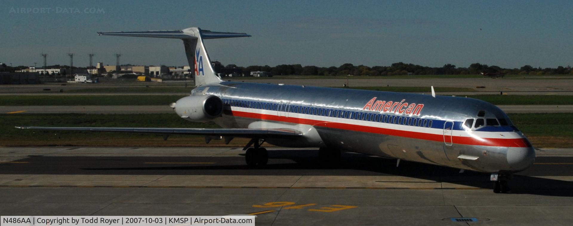 N486AA, 1988 McDonnell Douglas MD-82 (DC-9-82) C/N 49679, Taxi to gate