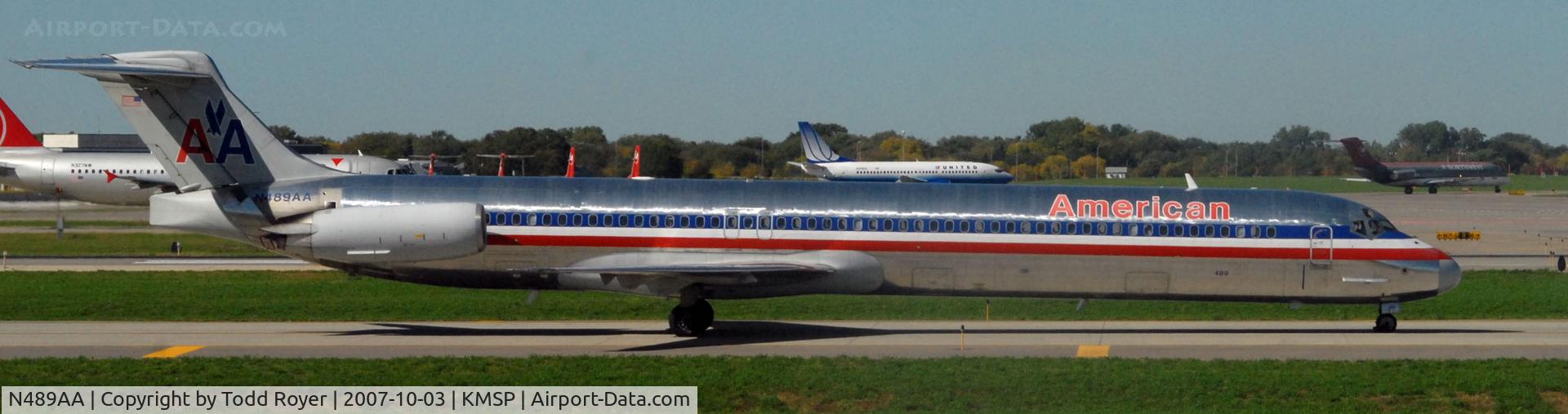 N489AA, 1989 McDonnell Douglas MD-82 (DC-9-82) C/N 49682, Taxi to gate