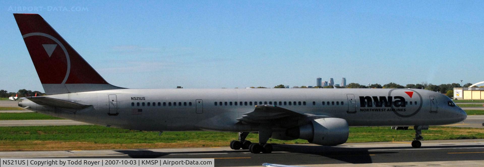 N521US, 1986 Boeing 757-251 C/N 23209, Taxi to gate