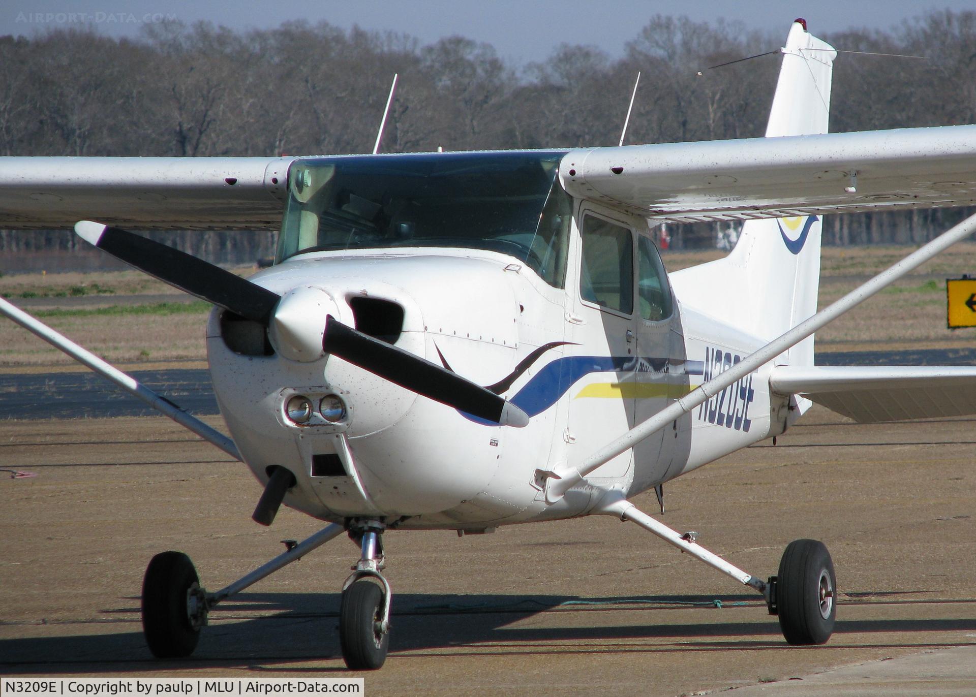 N3209E, 1978 Cessna 172N C/N 17271469, Parked at the Monroe,Louisiana airport.