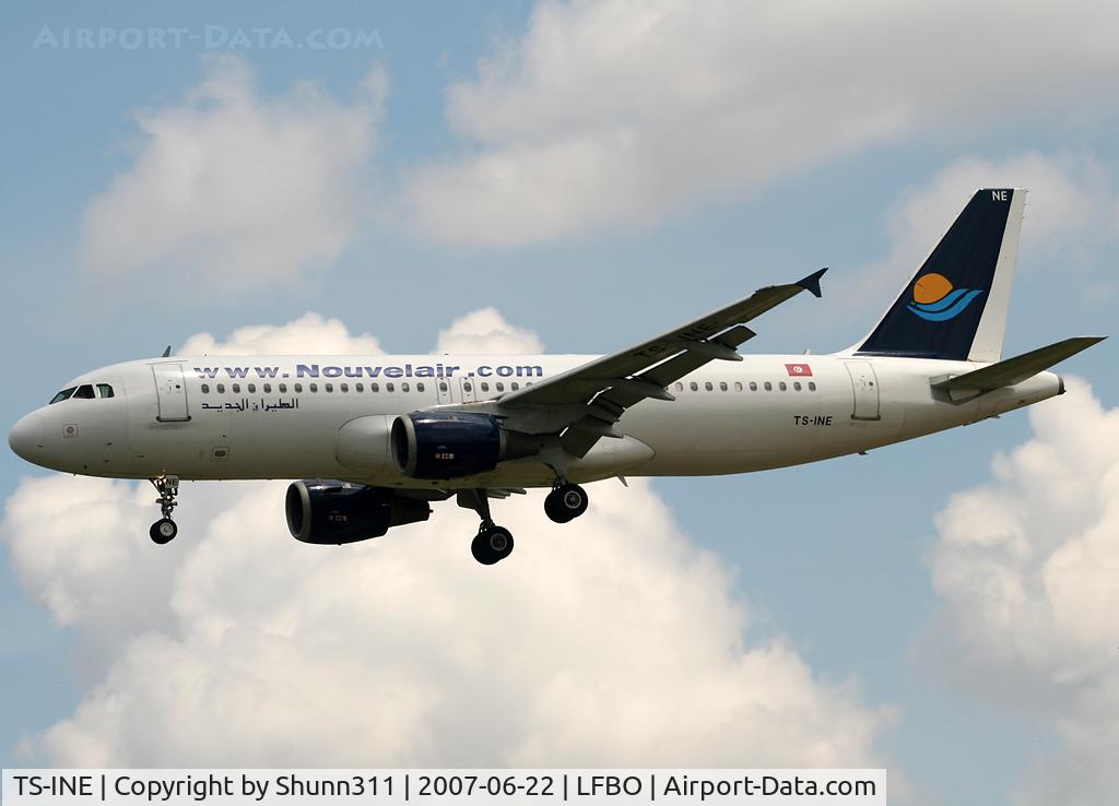 TS-INE, 1991 Airbus A320-211 C/N 222, Landing rwy 32L