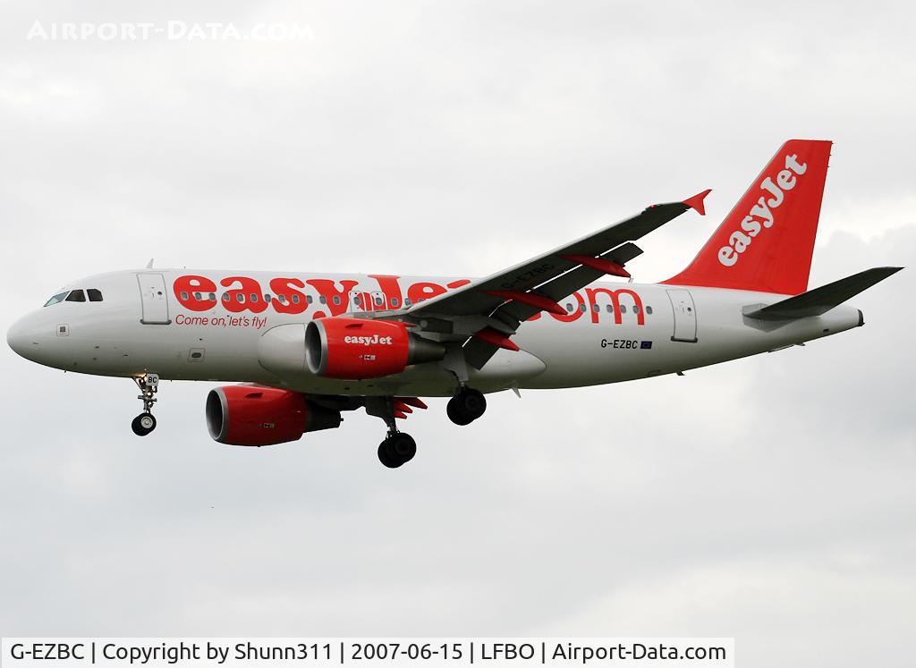 G-EZBC, 2006 Airbus A319-111 C/N 2866, Landing rwy 32L