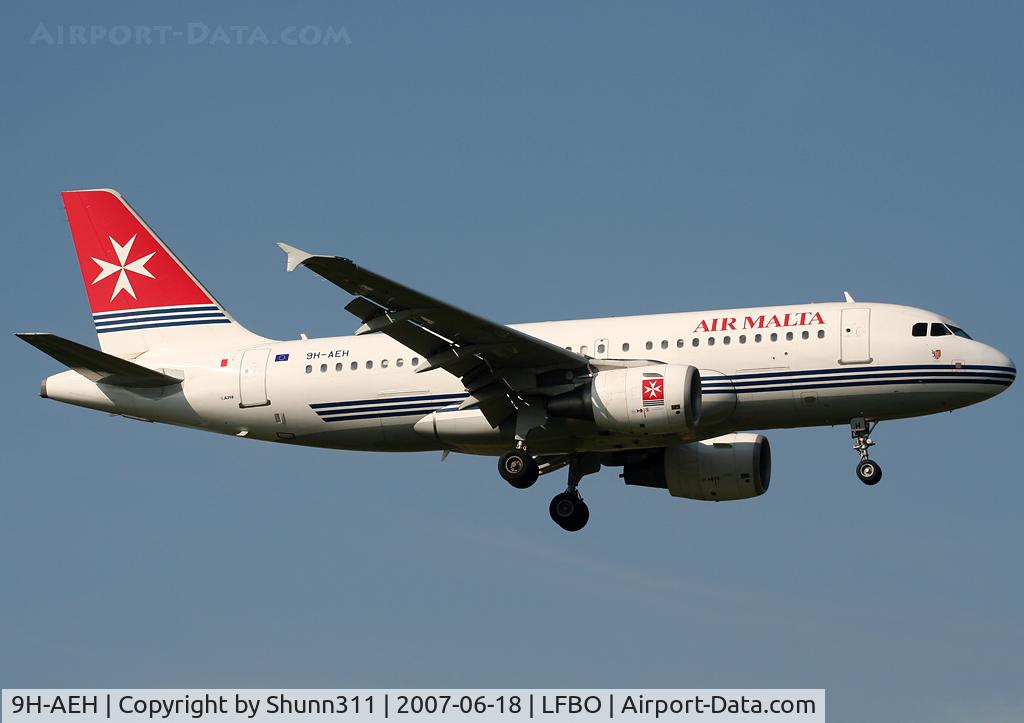 9H-AEH, 2004 Airbus A319-111 C/N 2122, Landing rwy 14R