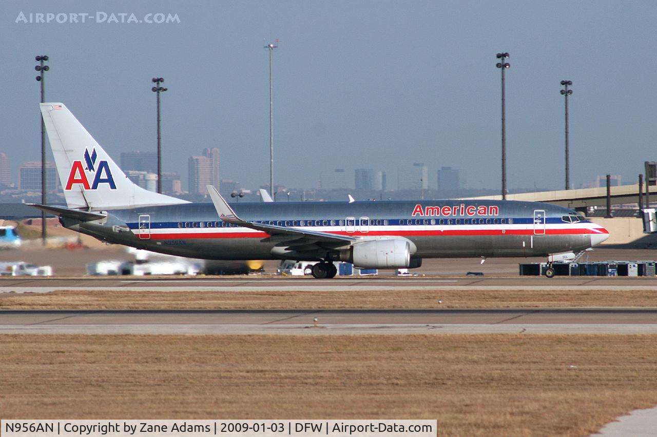 N956AN, 2001 Boeing 737-823 C/N 30090, American Eagle at DFW