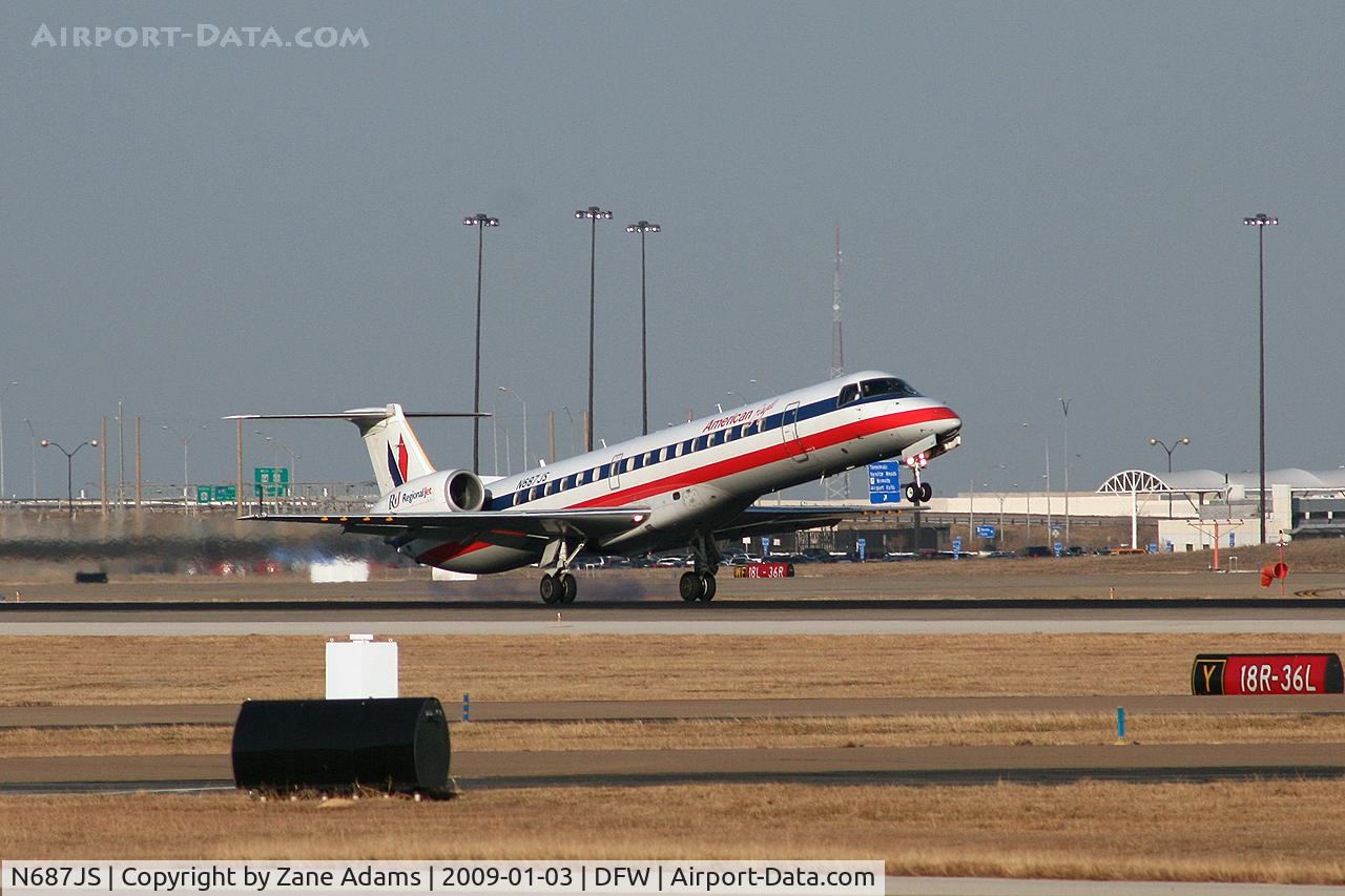 N687JS, 2004 Embraer ERJ-145LR (EMB-145LR) C/N 14500846, American Eagle at DFW