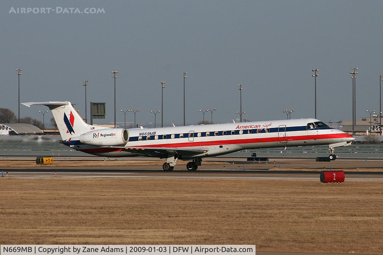 N669MB, 2004 Embraer ERJ-145LR (EMB-145LR) C/N 145788, American Eagle at DFW