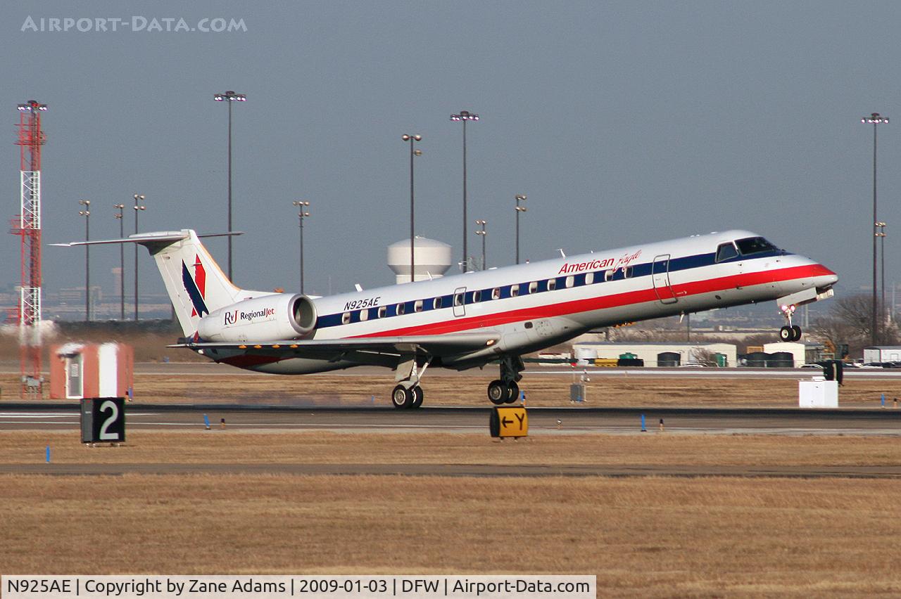N925AE, 2005 Embraer ERJ-145LR (EMB-145LR) C/N 14500908, American Eagle at DFW
