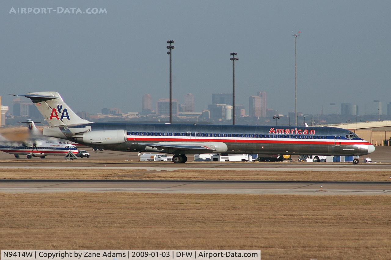 N9414W, 1995 McDonnell Douglas MD-83 (DC-9-83) C/N 53189, American Airlines MD-80 at DFW