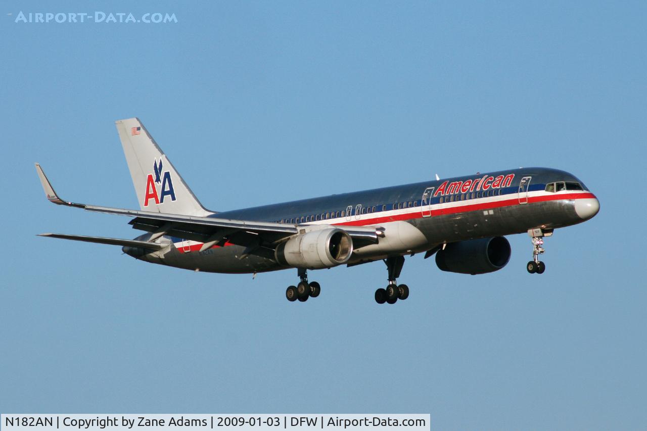 N182AN, 1999 Boeing 757-223 C/N 29592, American Airlines 757 on approach to DFW