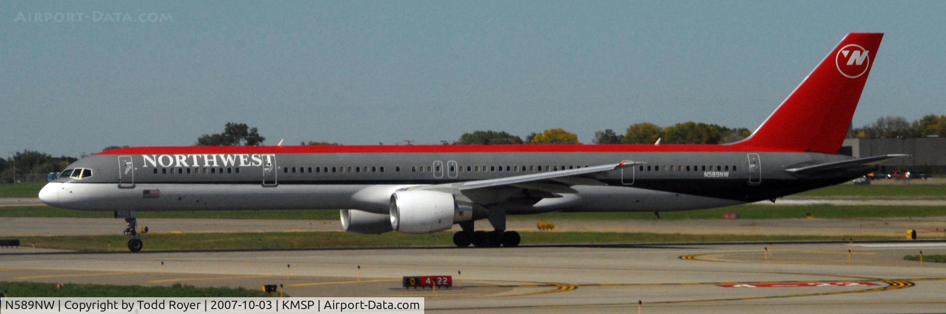 N589NW, 2003 Boeing 757-351 C/N 32989, Departing MSP on 22