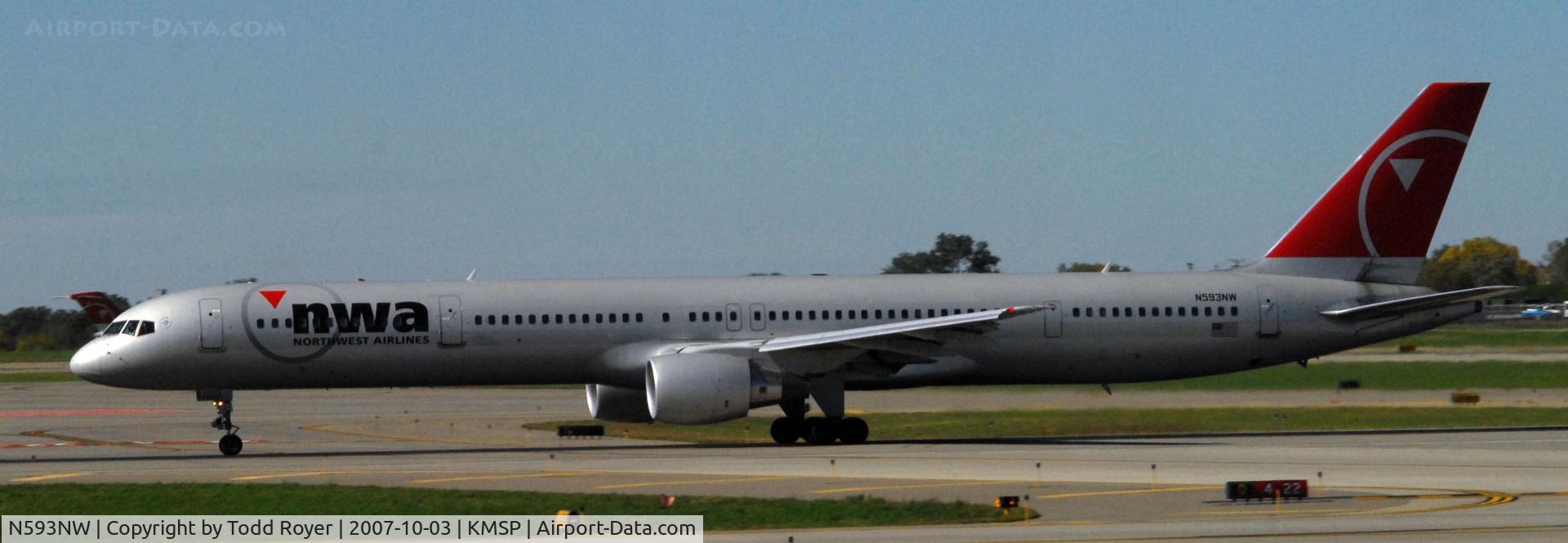 N593NW, 2003 Boeing 757-351 C/N 32993, Departing MSP on 22