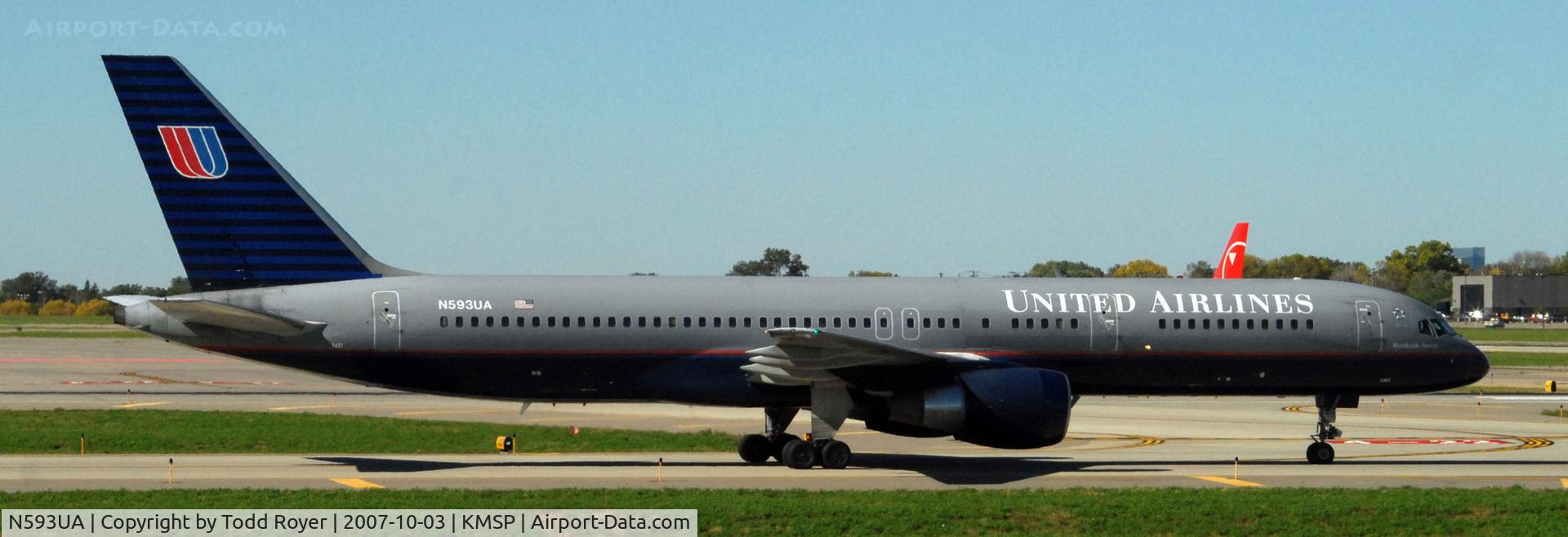 N593UA, 1996 Boeing 757-222(SF) C/N 28144, Taxi to gate