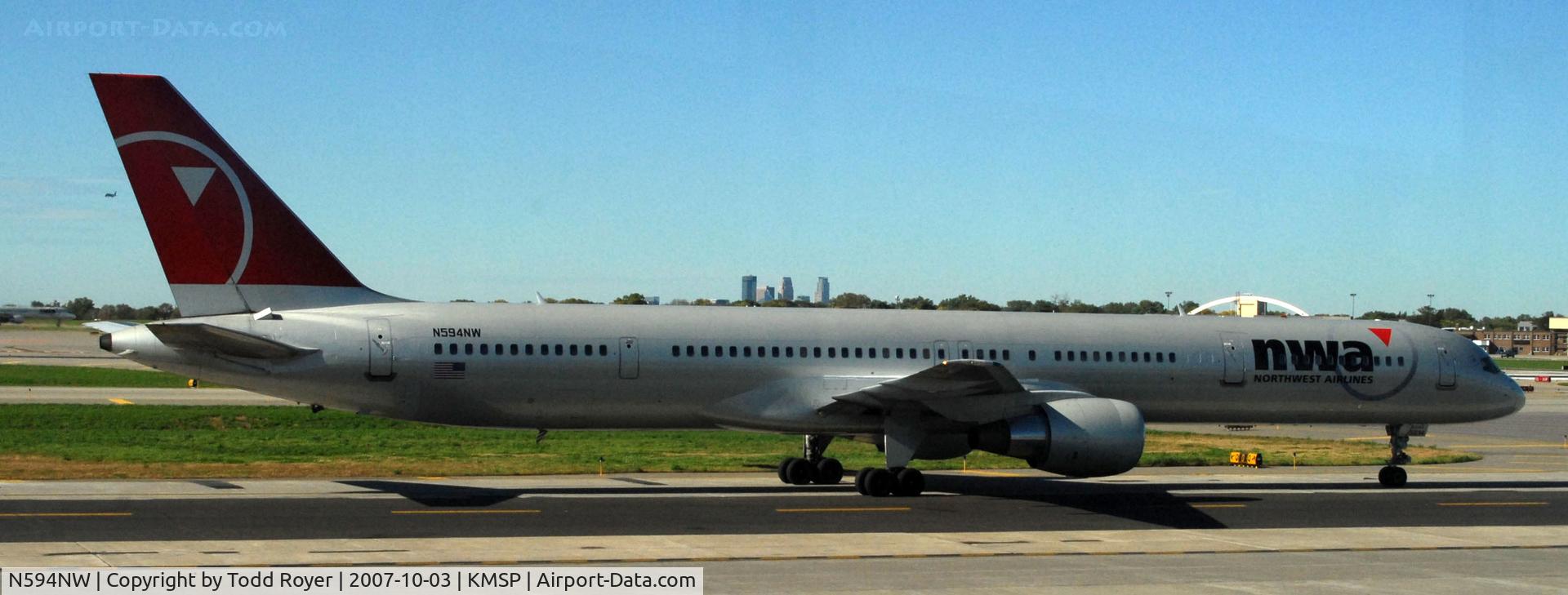 N594NW, 2003 Boeing 757-351 C/N 32994, Taxi for departure