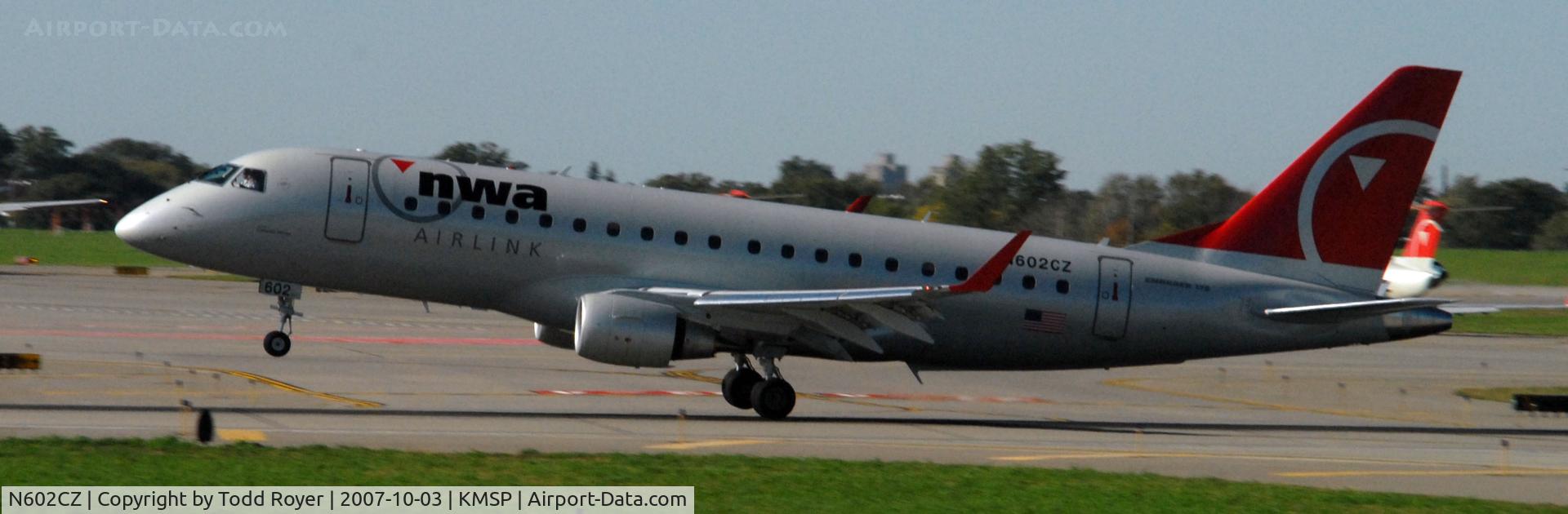 N602CZ, 2007 Embraer 175LR (ERJ-170-200LR) C/N 17000171, Landing Runway 22 at MSP