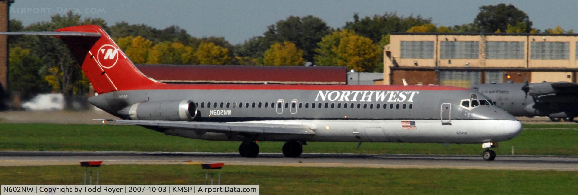 N602NW, 1967 Douglas DC-9-32 C/N 47046, Departing MSP on 12L