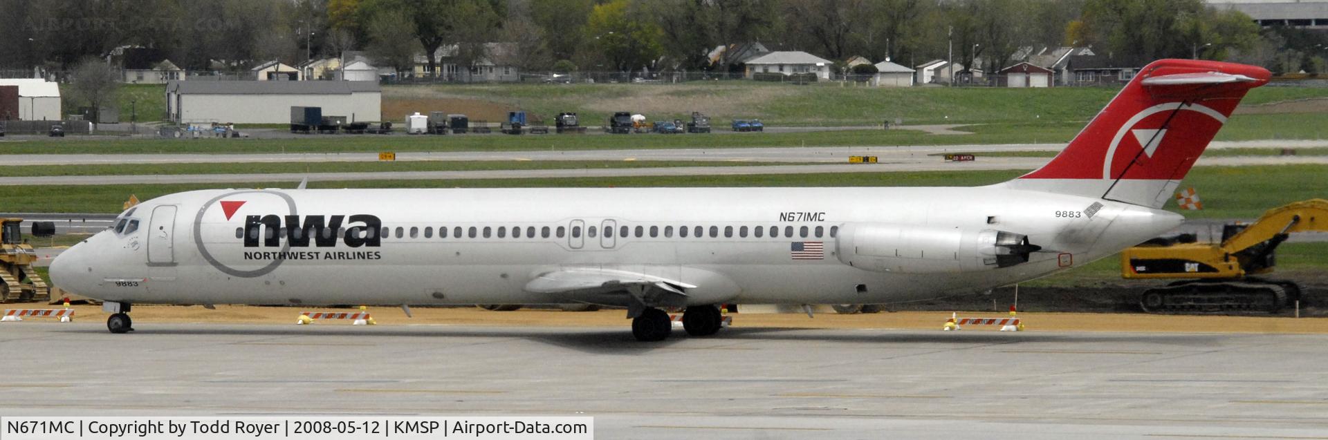 N671MC, 1976 Douglas DC-9-51 C/N 47660, Taxi for departure