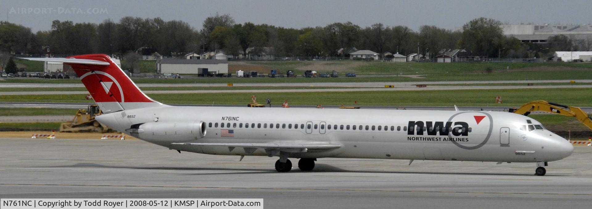 N761NC, 1976 McDonnell Douglas DC-9-51 C/N 47709, Taxi to gate