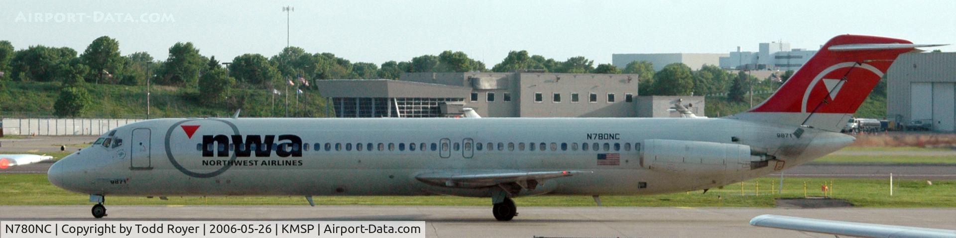 N780NC, 1979 McDonnell Douglas DC-9-51 C/N 48102, Taxi to gate