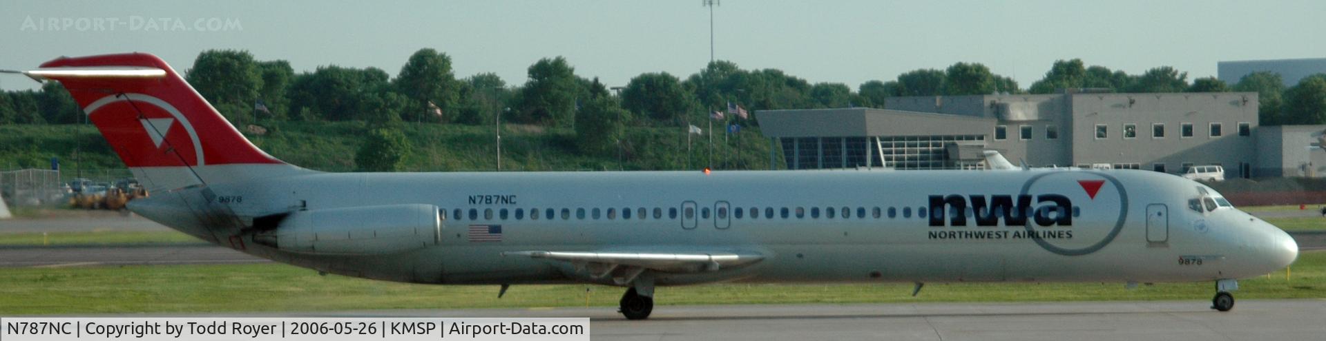 N787NC, 1980 McDonnell Douglas DC-9-51 C/N 48149, Taxi to gate