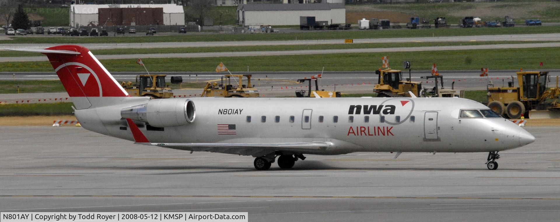 N801AY, 2004 Bombardier CRJ-200ER (CL-600-2B19) C/N 8001, Taxi to gate