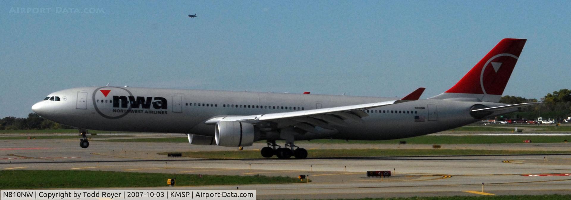 N810NW, 2005 Airbus A330-323 C/N 0674, Landing Runway 22 at MSP