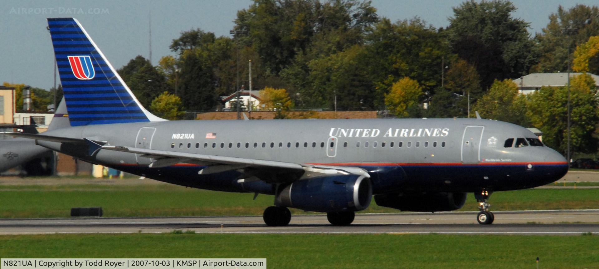 N821UA, 1998 Airbus A319-131 C/N 944, Departing MSP on 12L