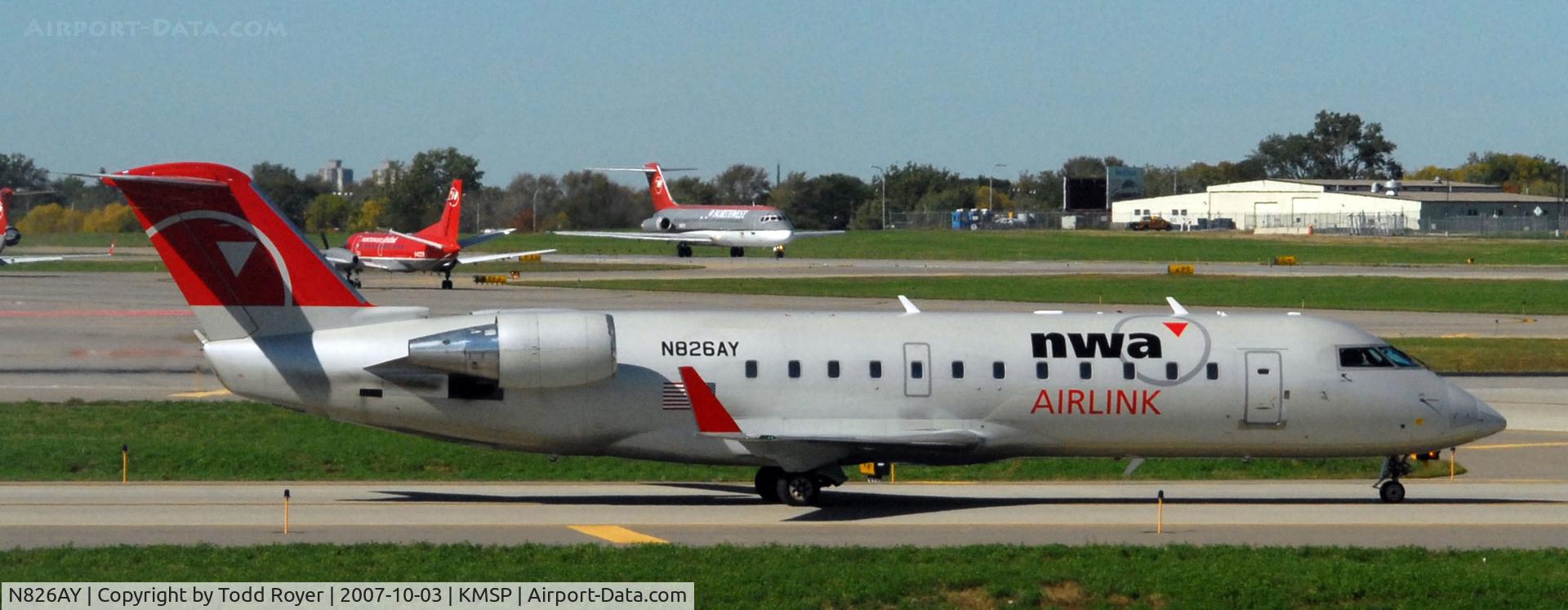 N826AY, 2005 Bombardier CRJ-200ER (CL-600-2B19) C/N 8026, Taxi to gate