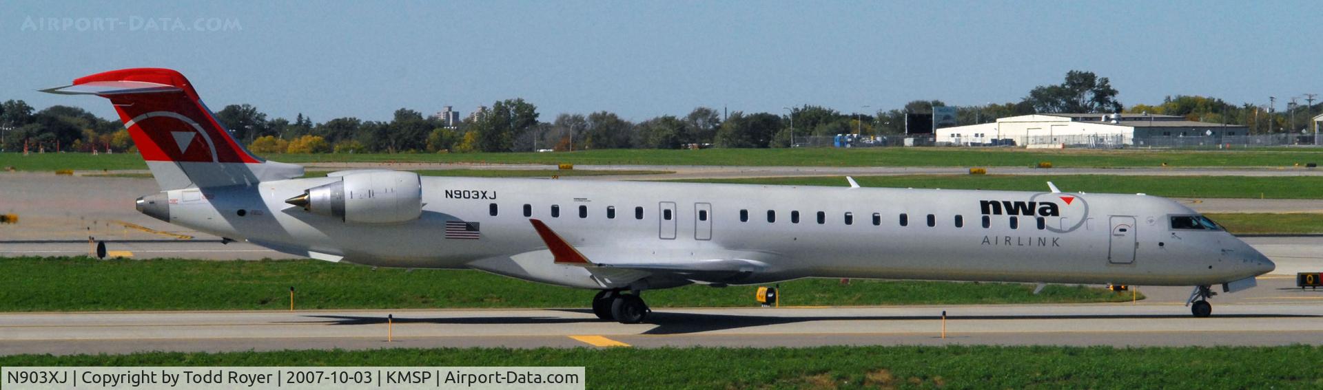 N903XJ, 2007 Bombardier CRJ-900 (CL-600-2D24) C/N 15134, Taxi to gate