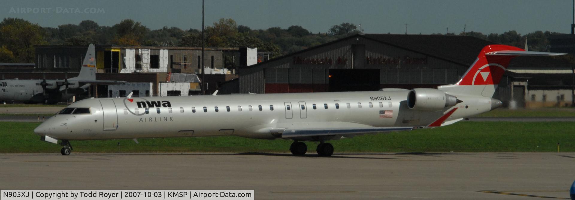N905XJ, 2007 Bombardier CRJ-900 (CL-600-2D24) C/N 15137, Taxi for departure
