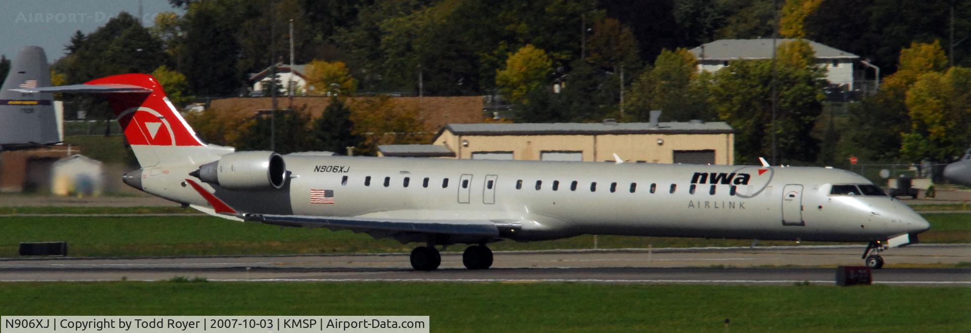 N906XJ, 2007 Bombardier CRJ-900ER (CL-600-2D24) C/N 15138, Departing MSP on 12L