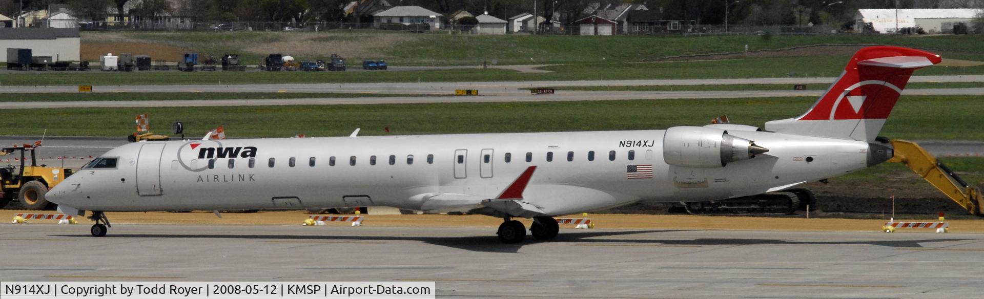 N914XJ, 2007 Bombardier CRJ-900ER (CL-600-2D24) C/N 15149, Taxi for departure