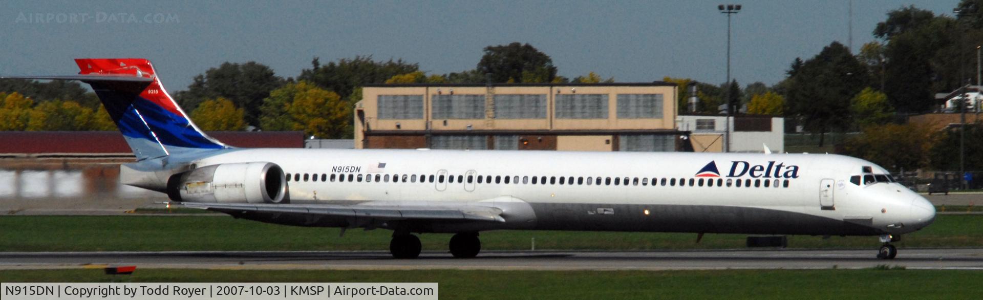 N915DN, 1996 McDonnell Douglas MD-90-30 C/N 53395, Departing MSP on 12L