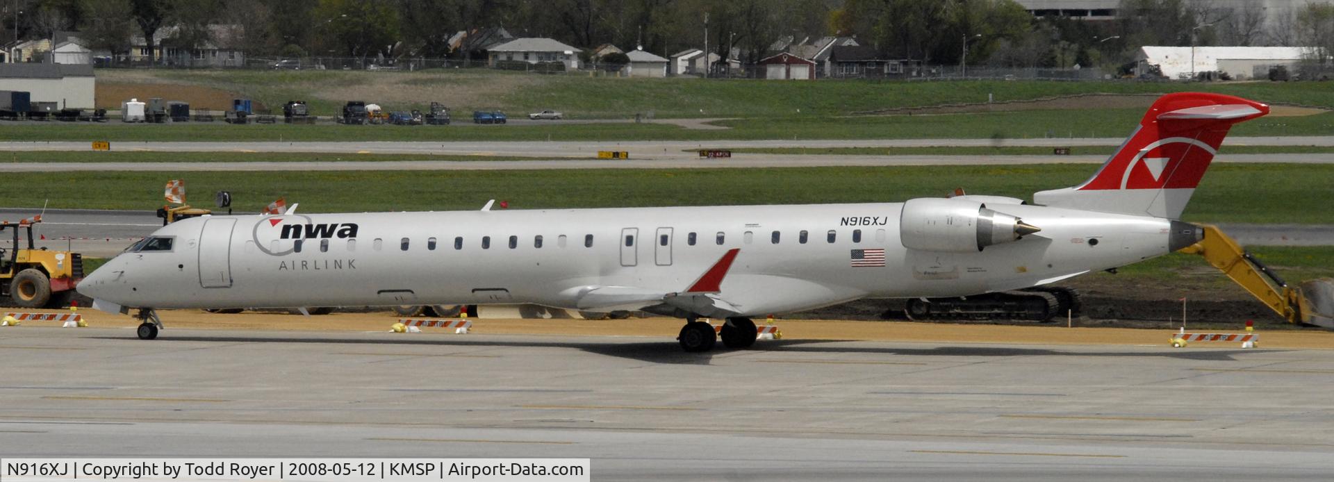 N916XJ, 2008 Bombardier CRJ-900ER (CL-600-2D24) C/N 15154, Taxi for departure