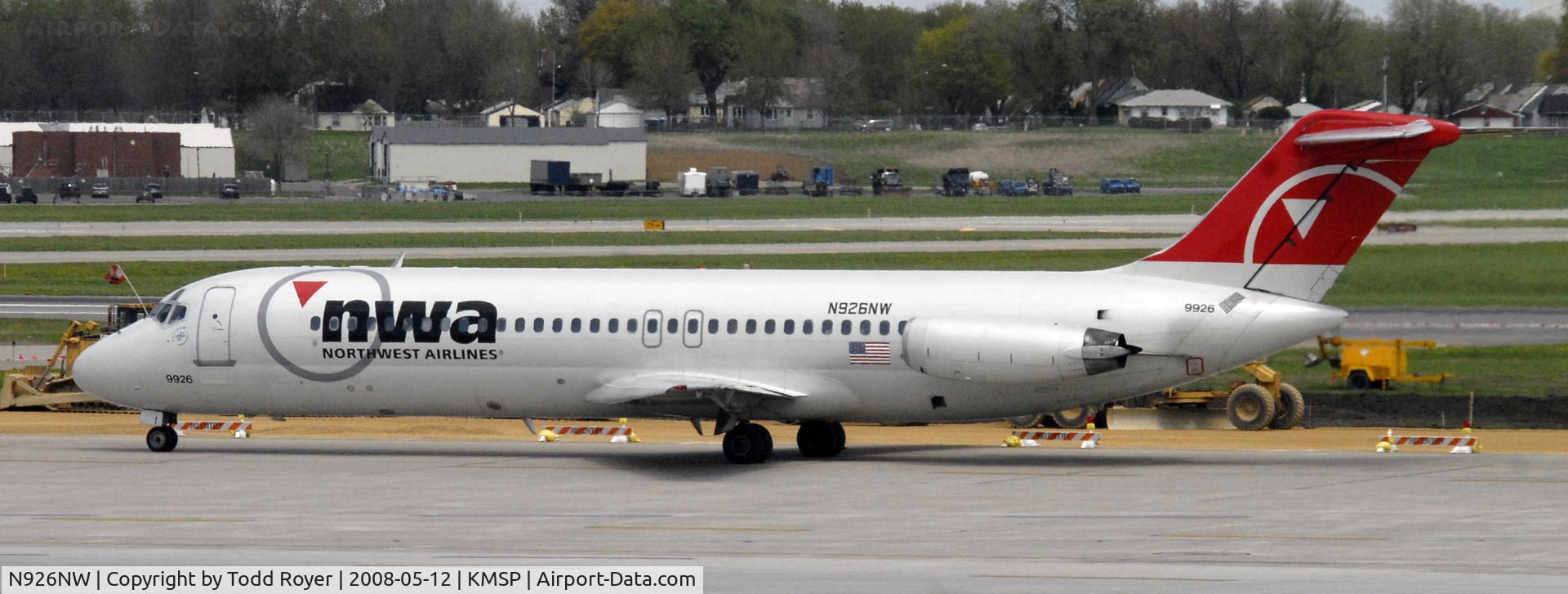 N926NW, 1970 Douglas DC-9-32 C/N 47425, Taxi for departure