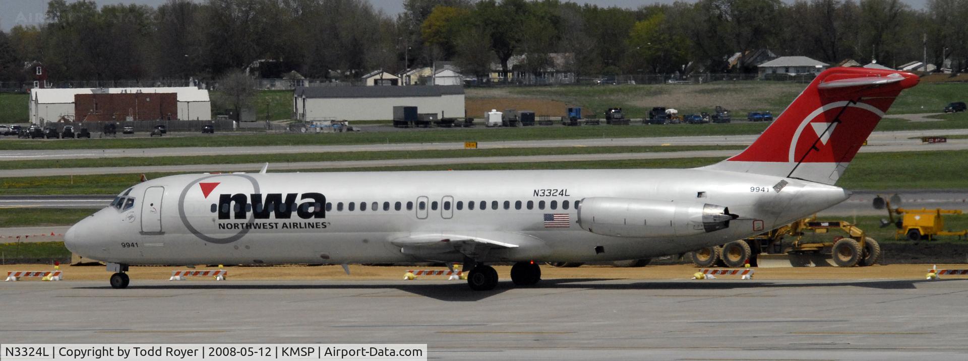 N3324L, 1967 Douglas DC-9-32 C/N 47103, Taxi for departure