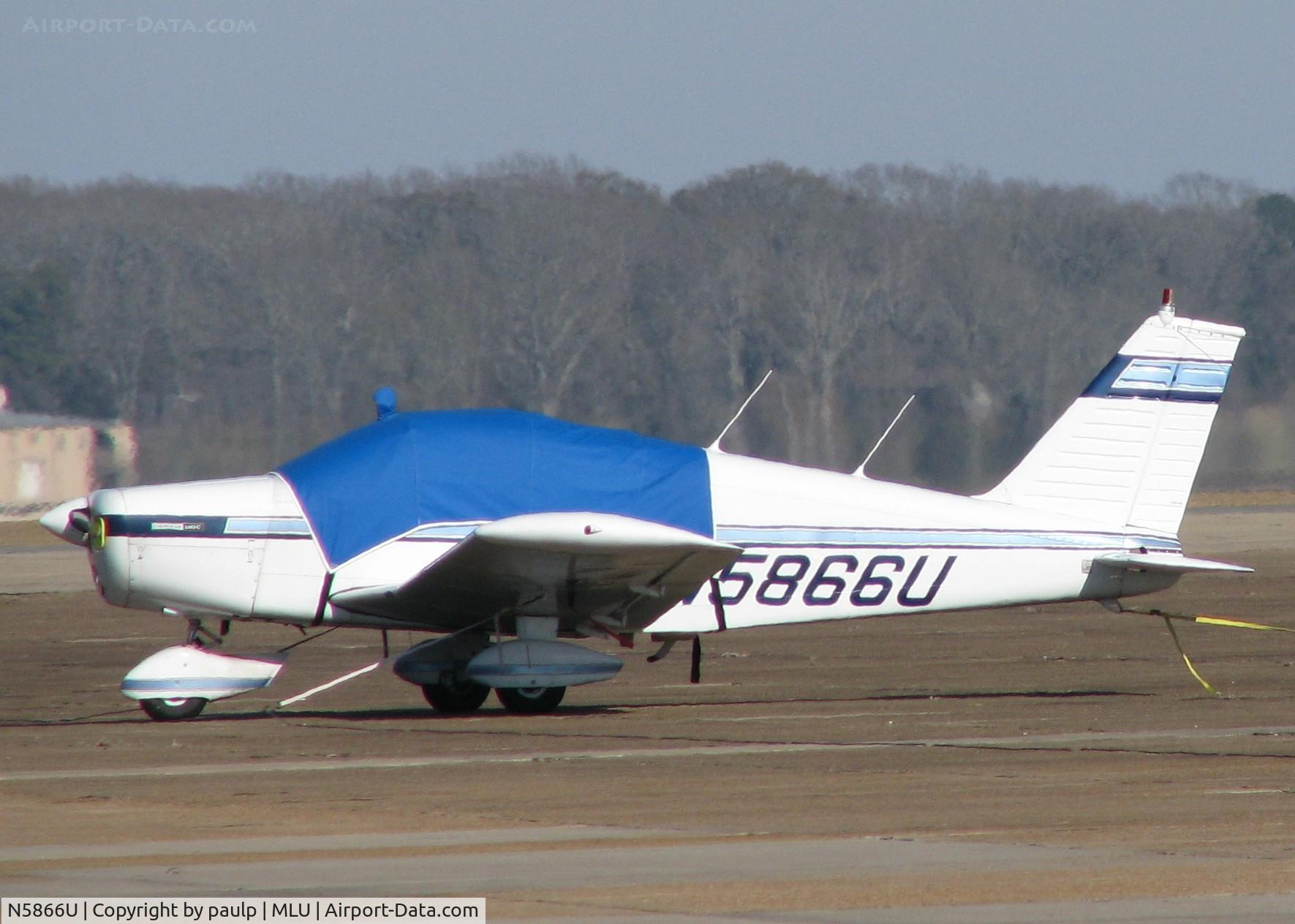 N5866U, 1969 Piper PA-28-140 C/N 28-26698, Parked at the Monroe,Louisiana airport.