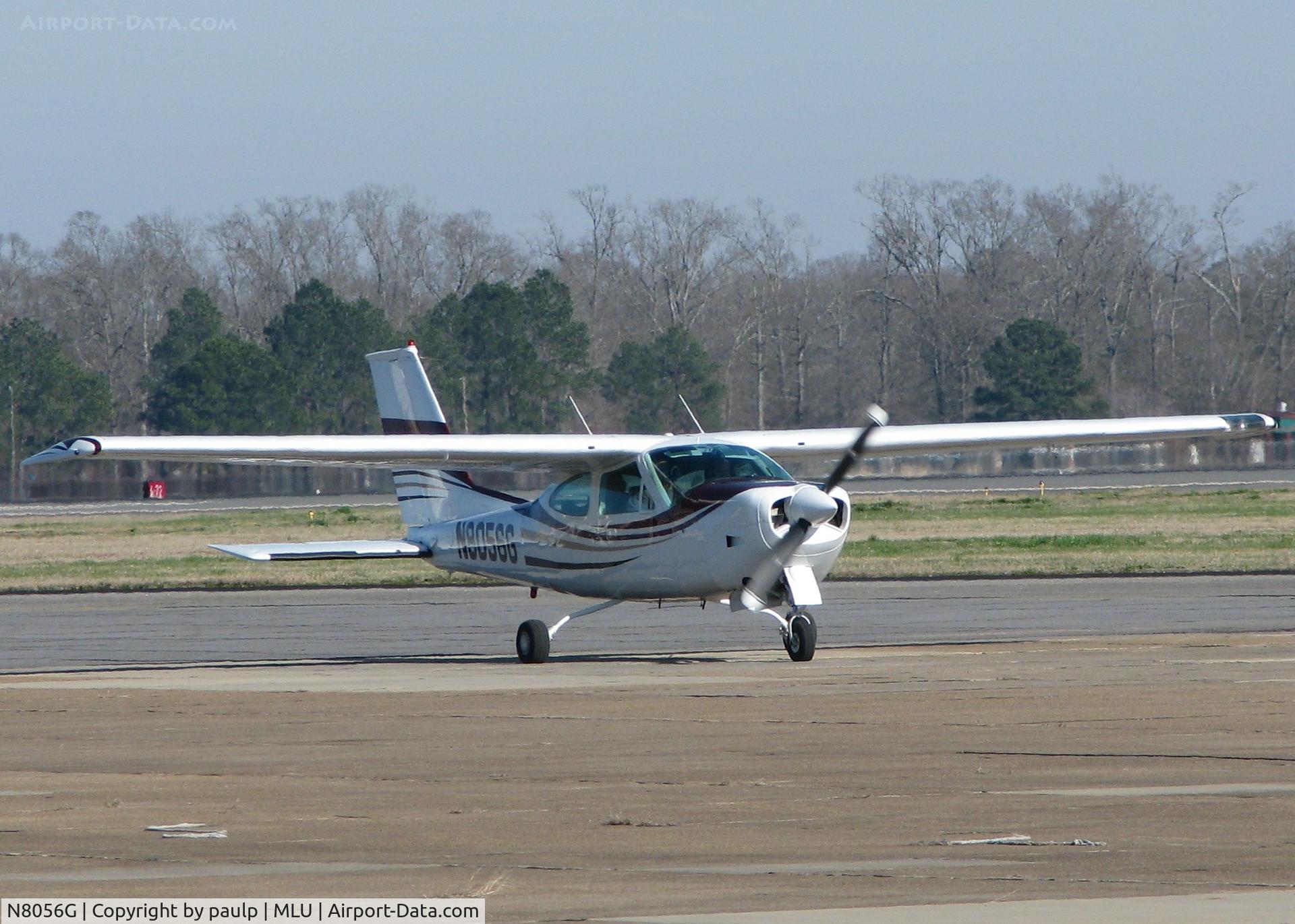 N8056G, 1971 Cessna 177RG Cardinal C/N 177RG0056, Taxiing at the Monroe,Louisiana airport.