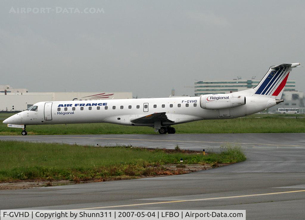 F-GVHD, 1999 Embraer ERJ-145LR (EMB-145LR) C/N 145178, Rolling holding point rwy 32L for departure...