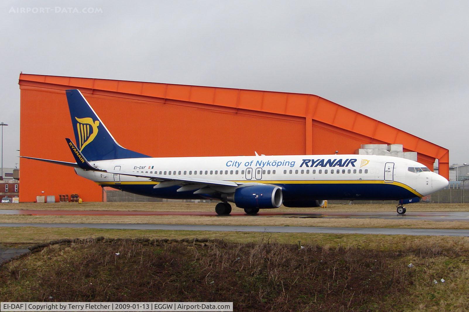 EI-DAF, 2002 Boeing 737-8AS C/N 29939, Ryanair B737 about to depart Luton