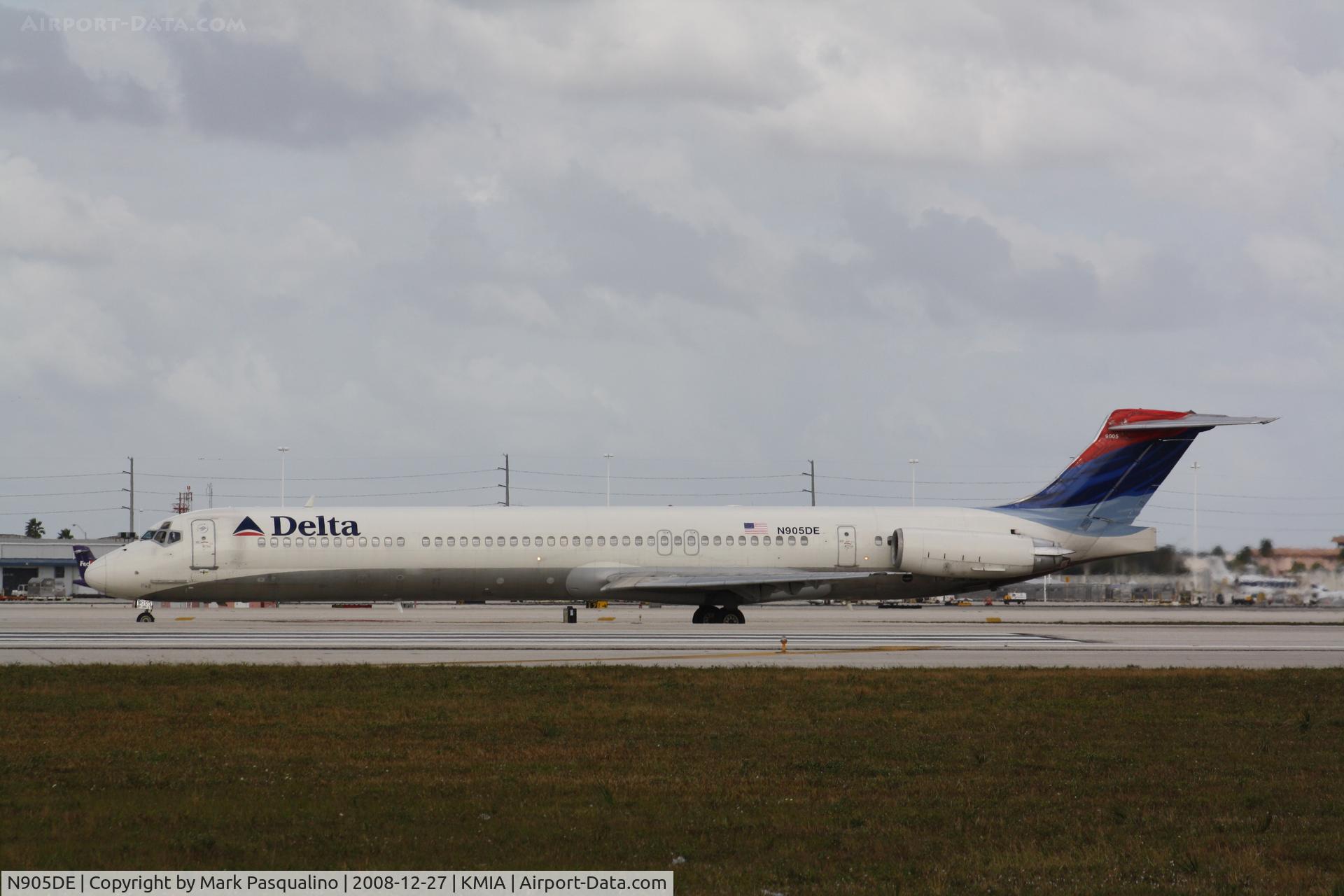 N905DE, 1992 McDonnell Douglas MD-88 C/N 53410, MD-88