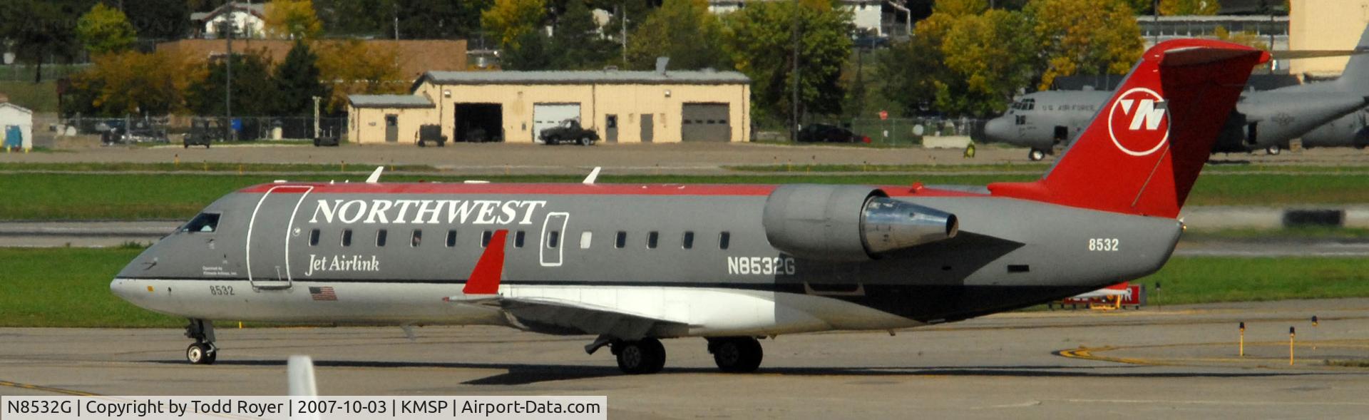 N8532G, 2001 Bombardier CRJ-200LR (CL-600-2B19) C/N 7532, Taxi for departure